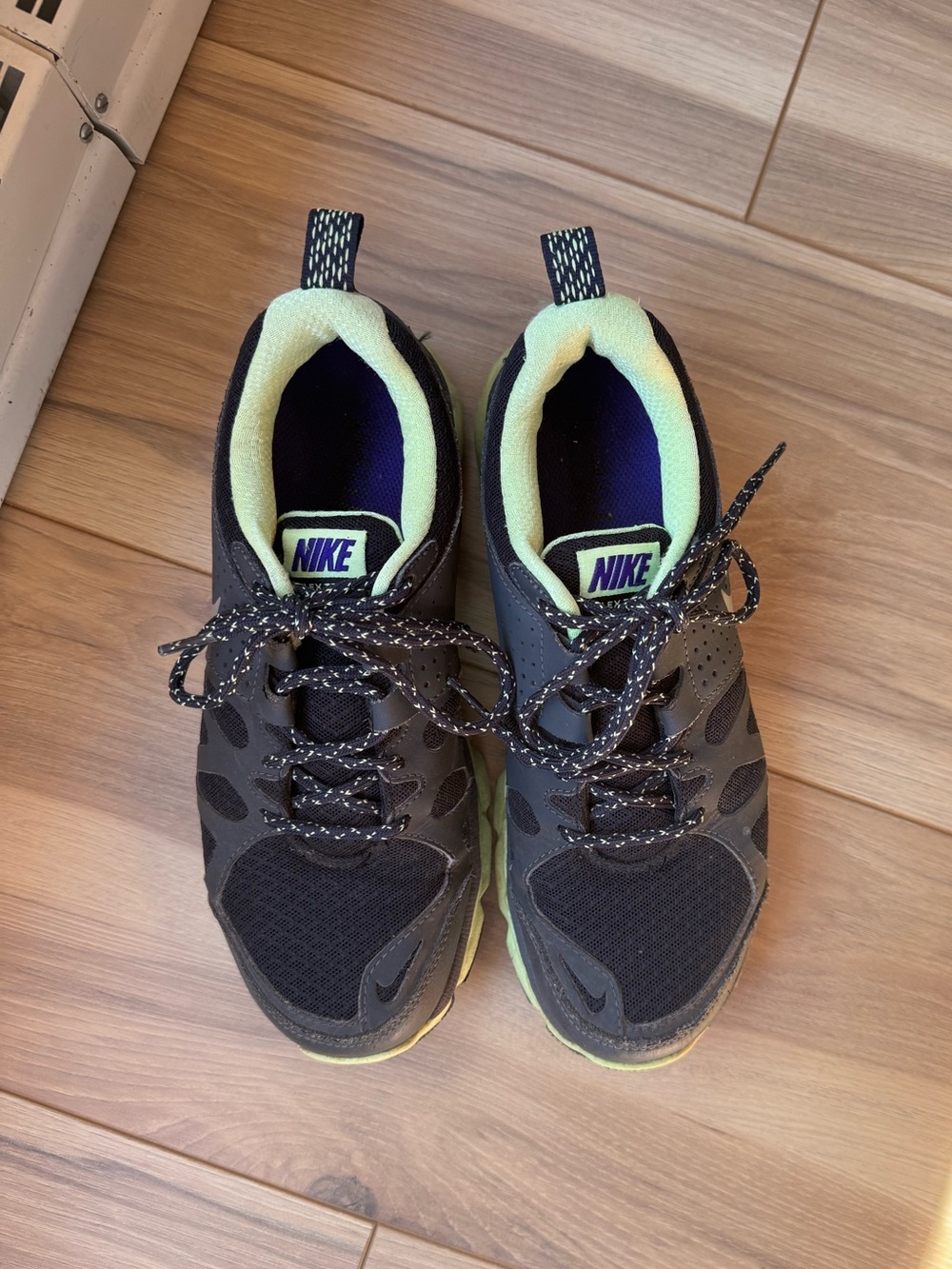 Nike Flex Trail Black & Green Athletic Shoes - Size 7